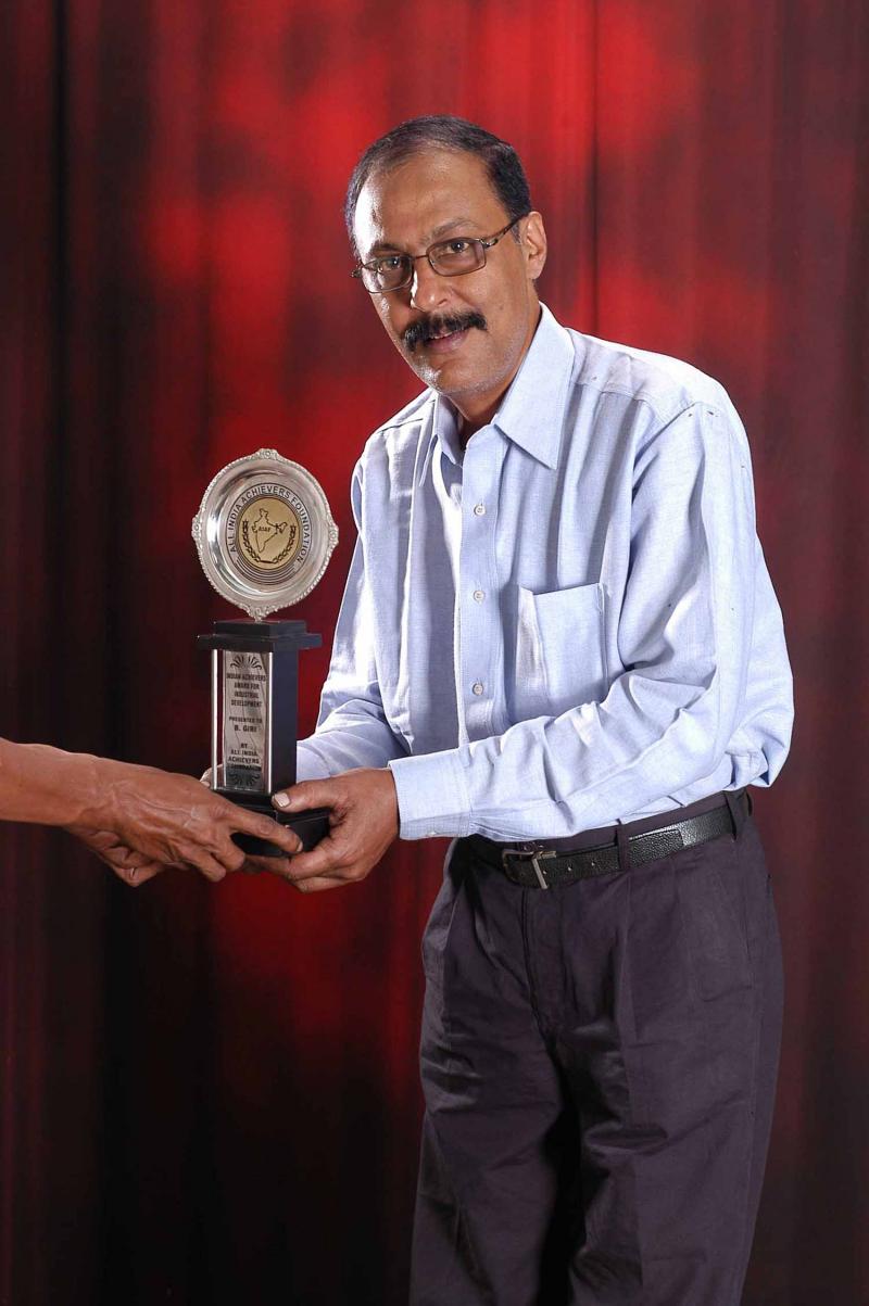 Mr Giri receiving the Award Trophy